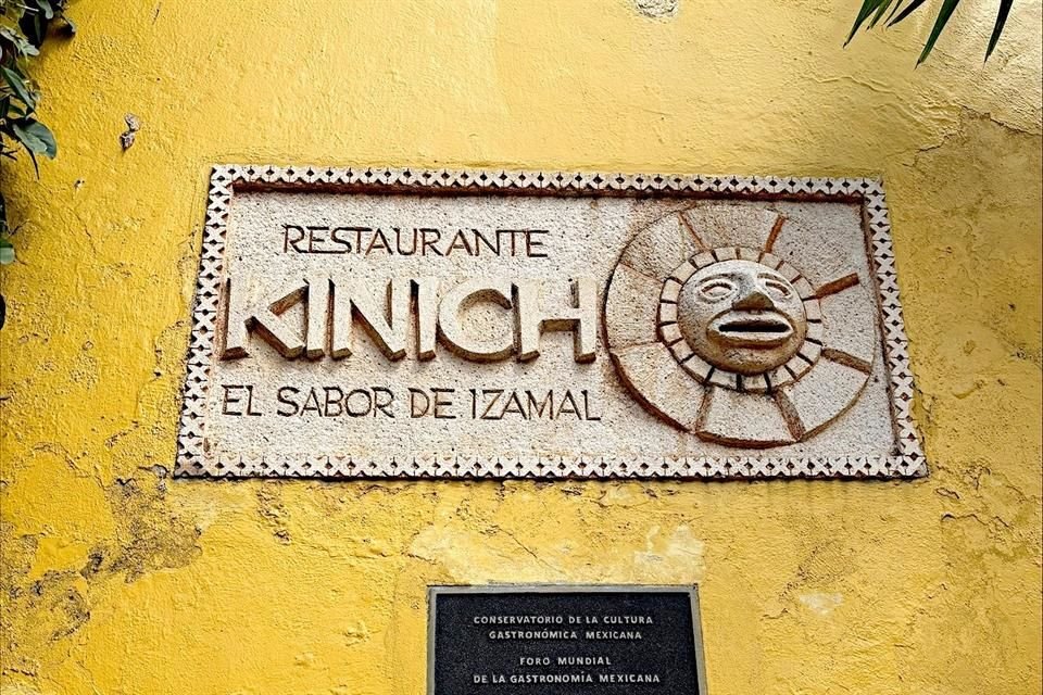 Kinich reinterpreta las recetas tradicionales, usando solo ingredientes frescos de huertos propios, al mismo tiempo que construye modelos efectivos de rescate gastronómico.