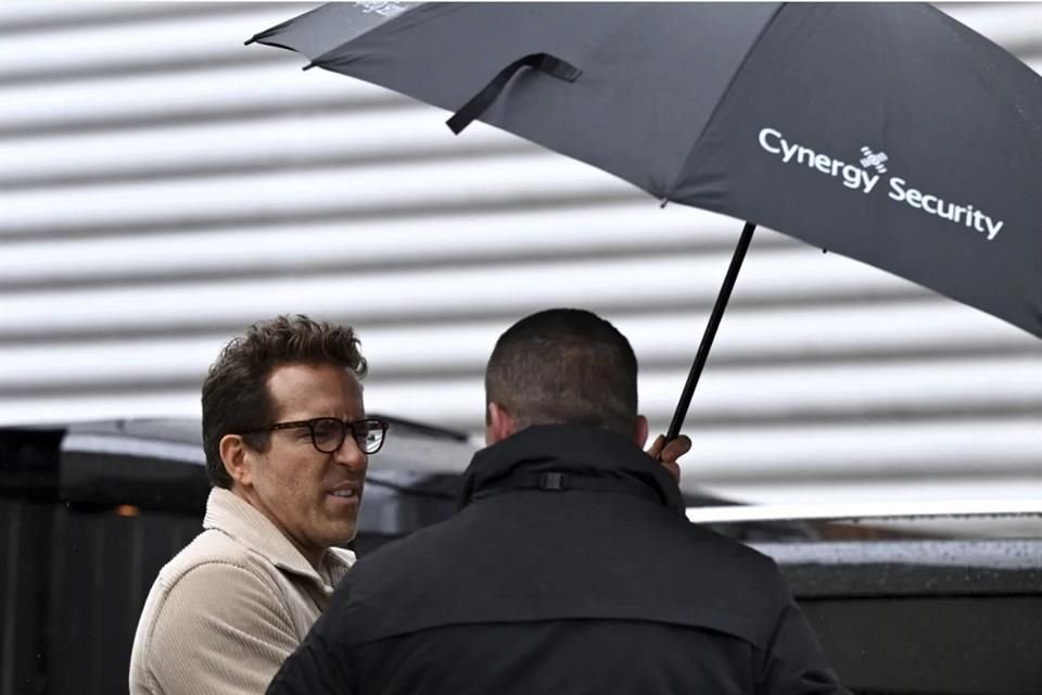 Ryan Reynolds también acudió a un pub.