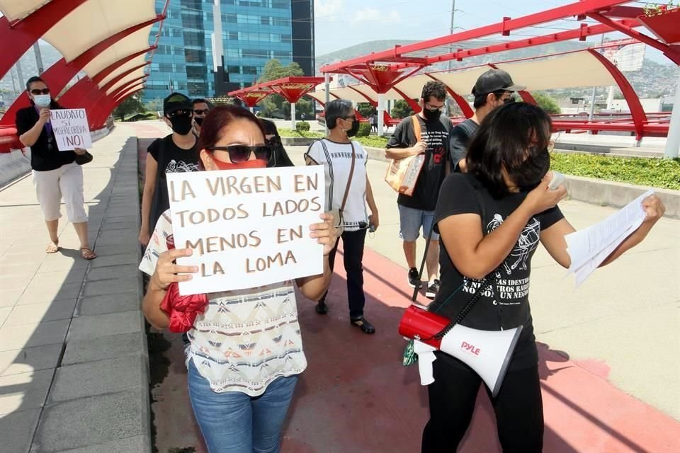 Manifestantes marcharon desde la Colonia Independencia hasta la Catedral de Monterrey.