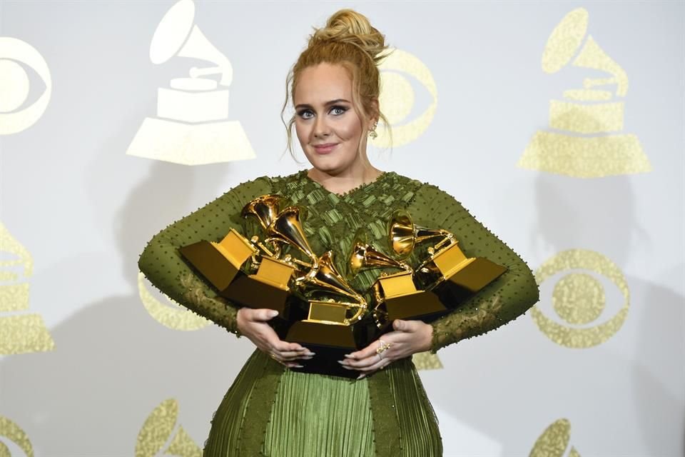 Adele está en conversaciones para hacer una residencia en Las Vegas, por la cual, de concretarse, tendría que mudarse a Los Ángeles.