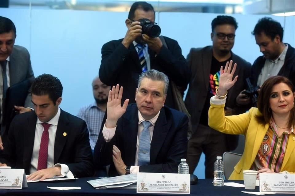 El senador Waldo Fernández defendió la reforma al Infonavit.