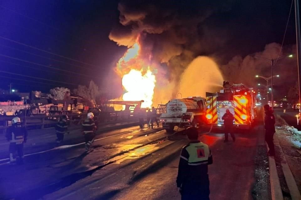 El incendio se registra al interior de una lumbrera.
