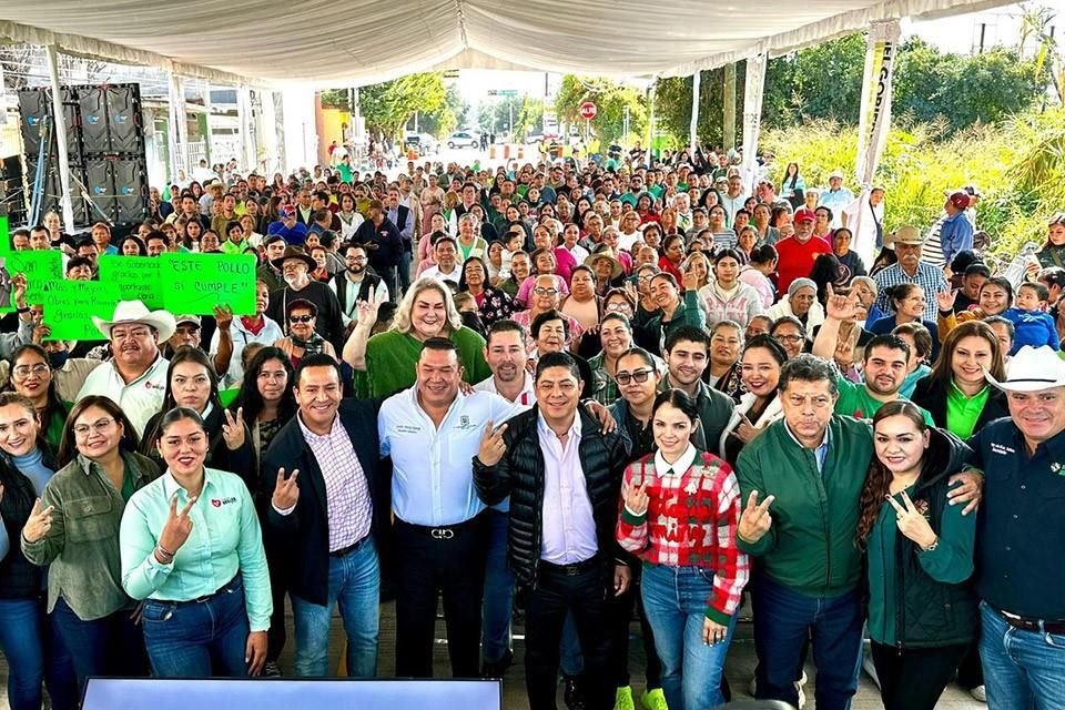 Ricardo Gallardo entrega nueva calle en Rioverde, SLP