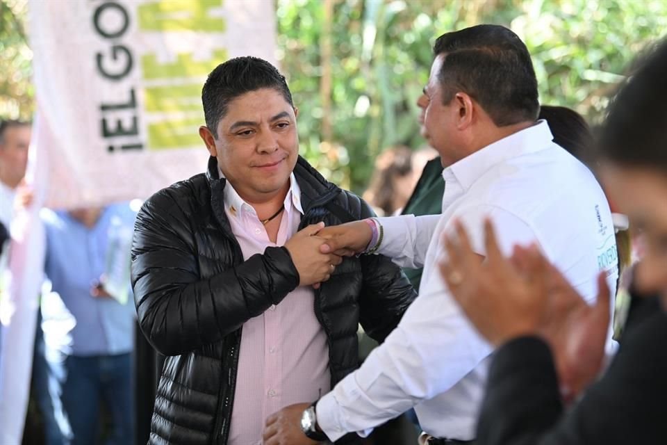 Ricardo Gallardo entrega nueva calle en Rioverde, SLP