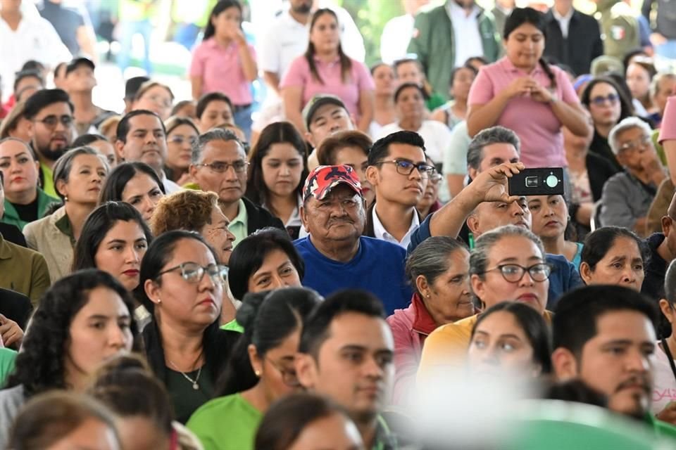 Ricardo Gallardo entrega nueva calle en Rioverde, SLP