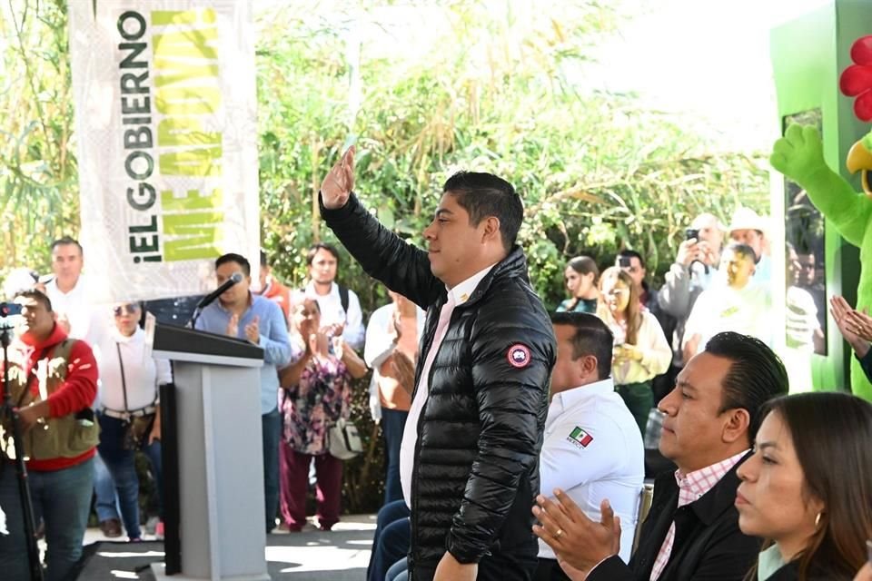 Ricardo Gallardo entrega nueva calle en Rioverde, SLP