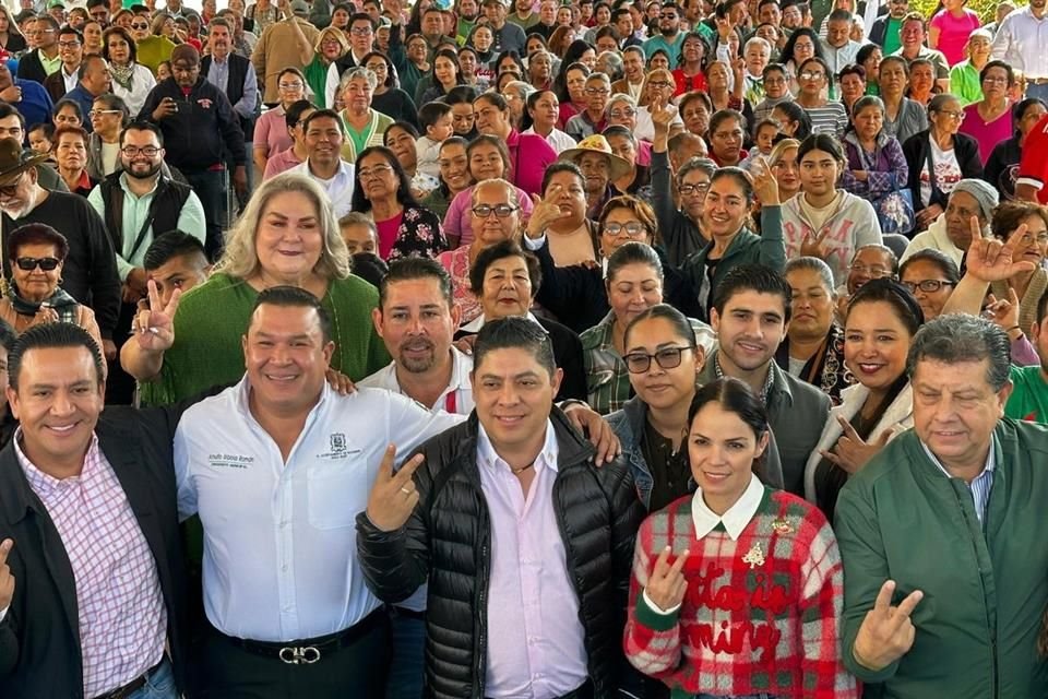 Ricardo Gallardo entrega nueva calle en Rioverde, SLP