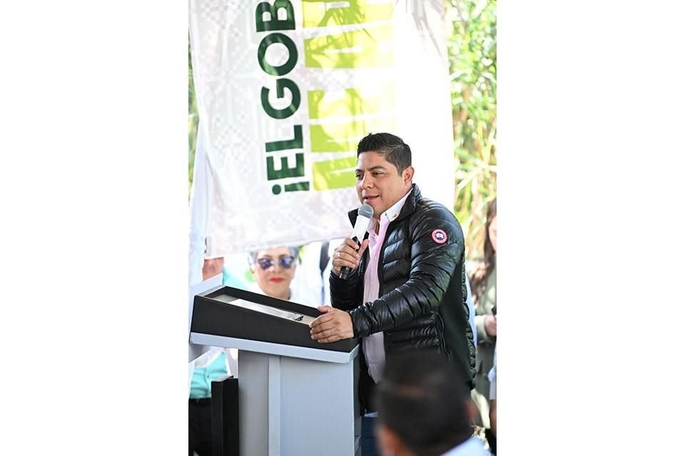 Ricardo Gallardo entrega nueva calle en Rioverde, SLP