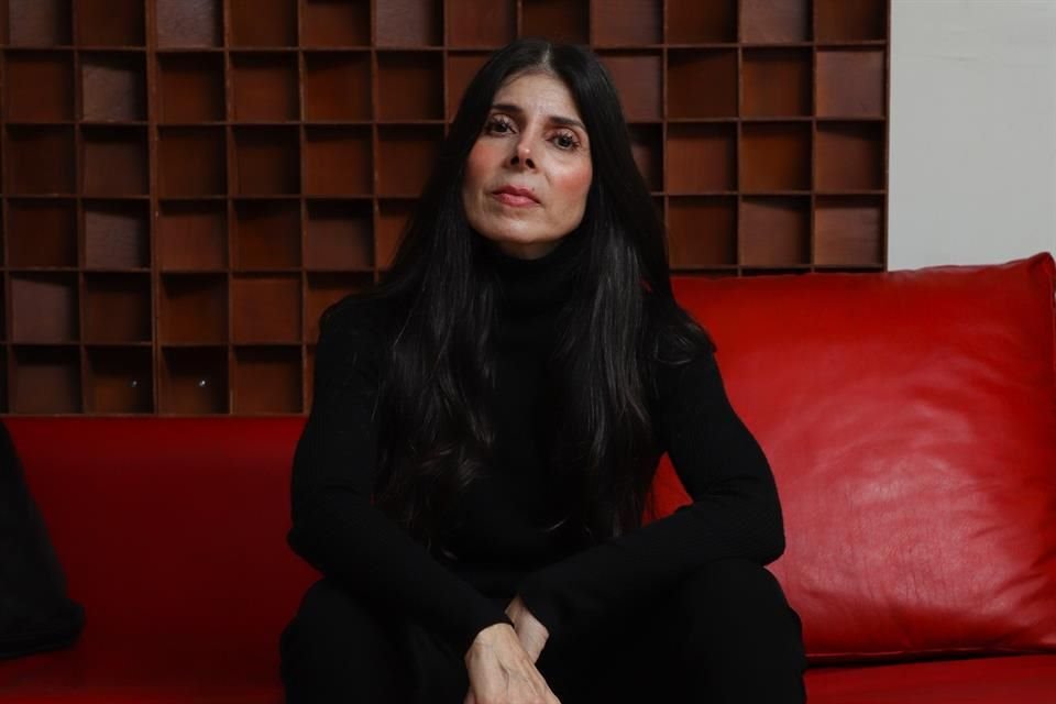 Ely Guerra celebra poner el estándar en el mundo del rock en español y haberle dado paso a más mujeres en la música.