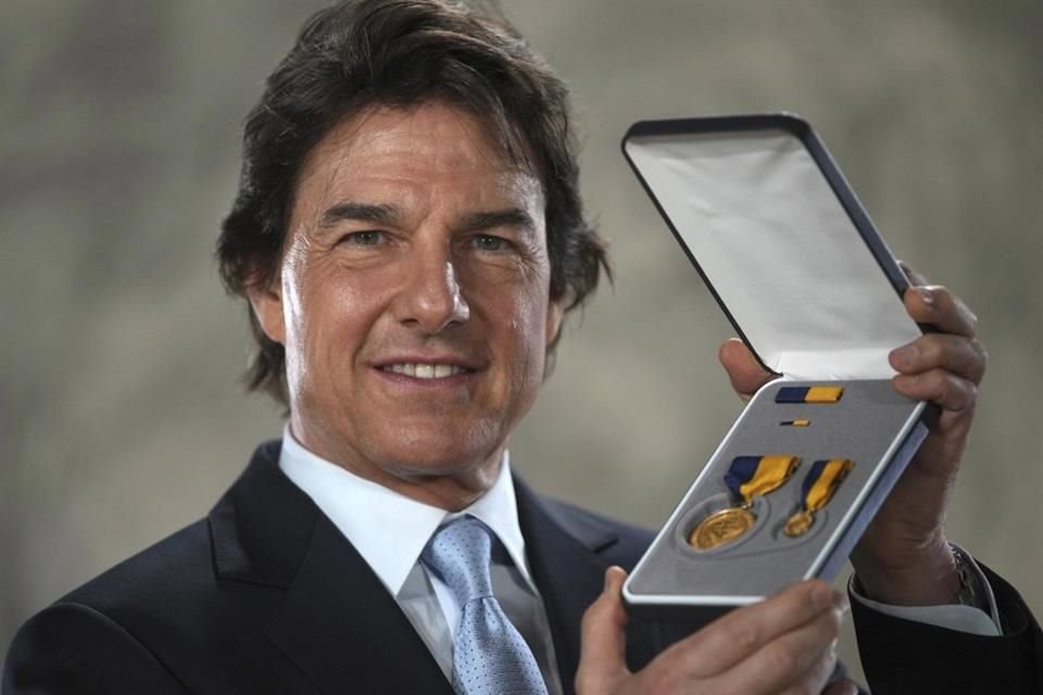 Tom Cruise recibió el Premio al Servicio Público Distinguido de la Marina de Estados Unidos por su legado en 'Top Gun' y otras producciones.