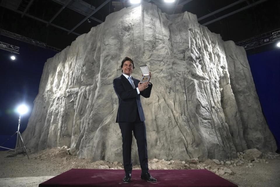 El actor expresó su orgullo al recibir el galardón, destacando su admiración por los militares.