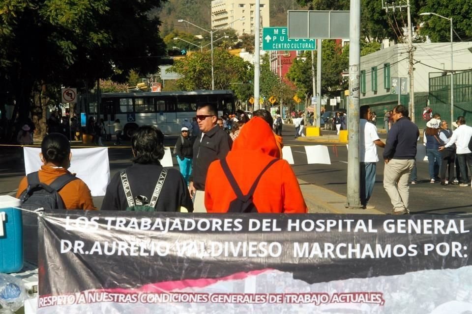 Los trabajadores aseguraron que no levantarán la protesta hasta que sean atendidas sus demandas.