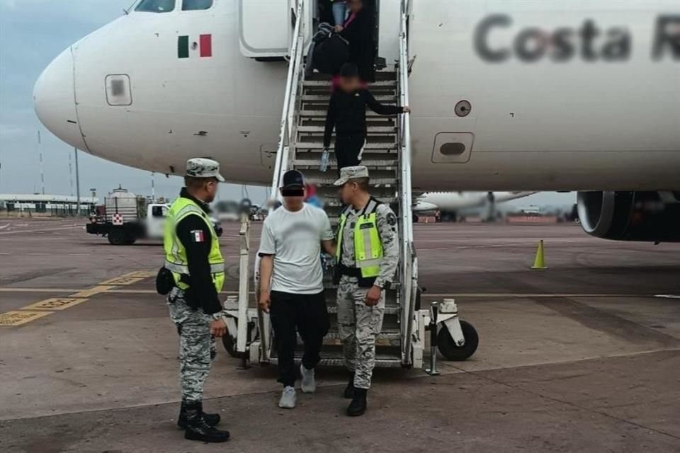 El 8 de diciembre, Mario 'G' intentó que el vuelo en el que iba hacia Tijuana, se desviara hacia EU. Se hizo un aterrizaje de emergencia en Guadalajara.