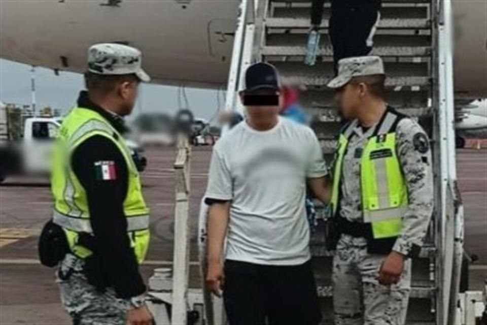 El 8 de diciembre, Mario 'G' intentó que el vuelo en el que iba hacia Tijuana, se desviara hacia EU. Se hizo un aterrizaje de emergencia en Guadalajara.