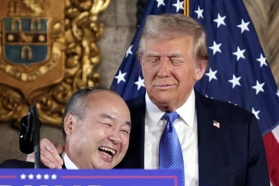 Masayoshi Son, CEO de Softbank, anunció junto a Trump una inversión de 100 mil millones de dólares en EU.