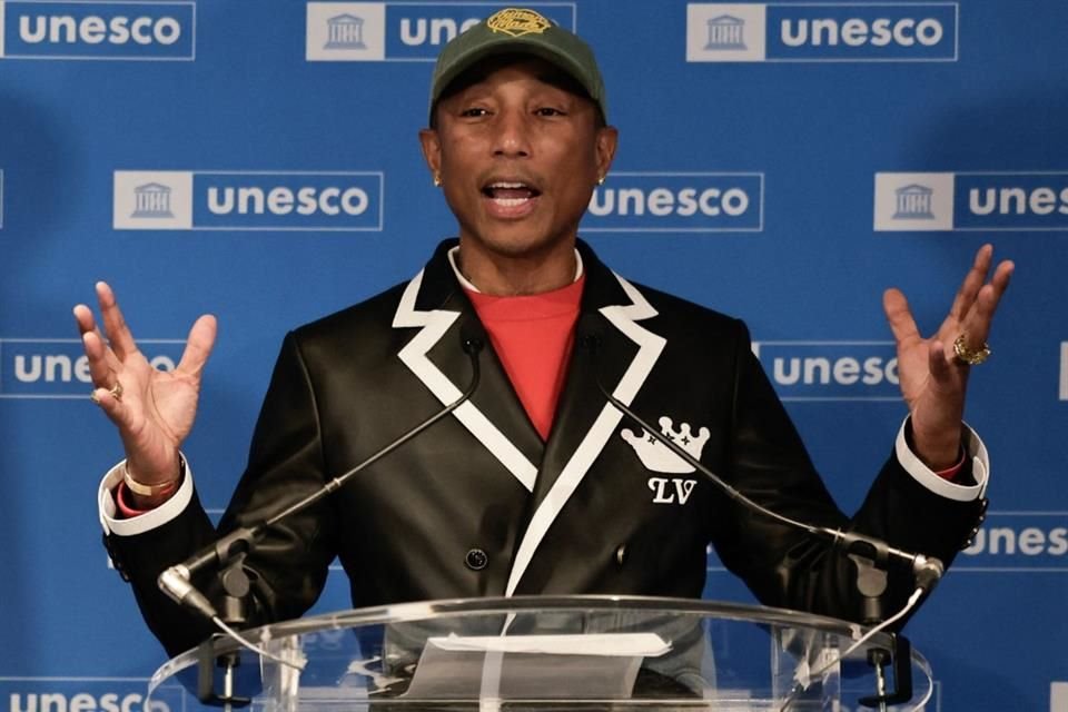 El cantante, productor y diseñador de moda Pharrell Williams fue nombrado en París embajador de buena voluntad de la UNESCO.