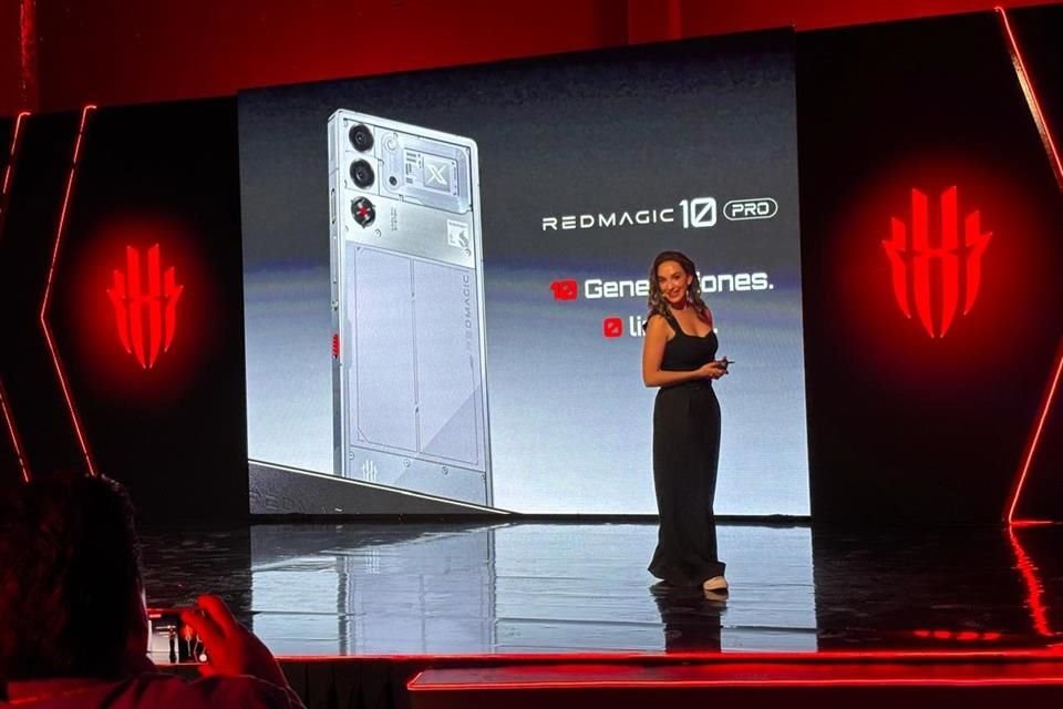 Melina Camarena, de la agencia Fastlane, presentó las principales características del RedMagic 10 Pro.