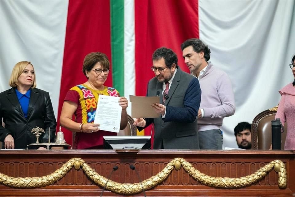 César Cravioto, secretario de Gobierno de la CDMX, llevó la terna al Congreso.