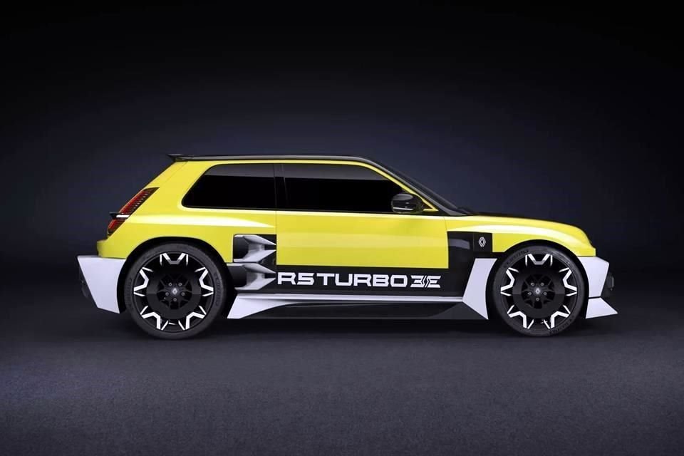 El prototipo del R5 Turbo 3E se presentó en el Salón del Automóvil de París de 2022.