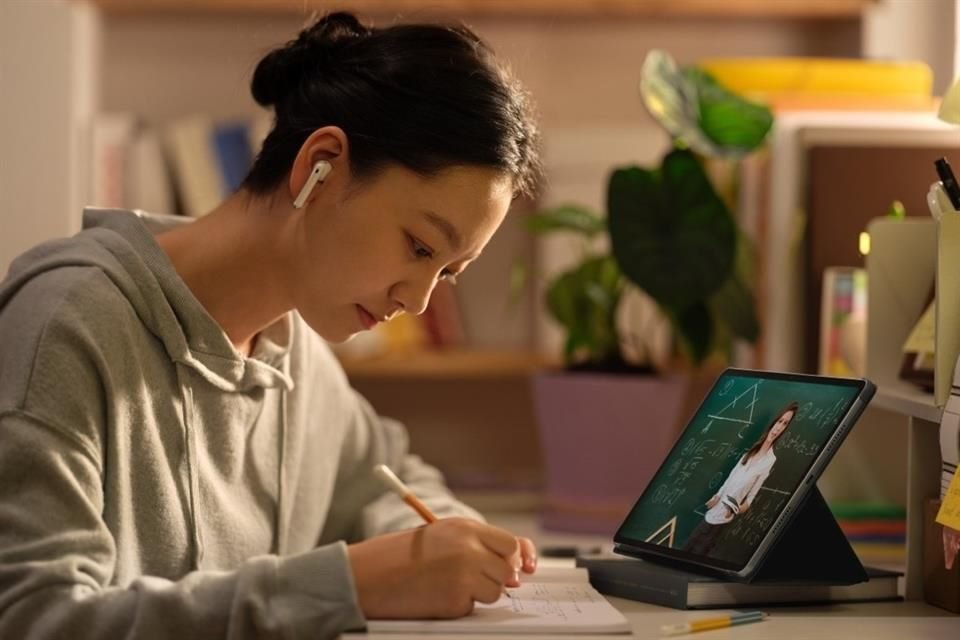 la MatePad 11.5. Huawei dijo que la tablet está diseñada para estudiantes u oficinistas y combina un diseño ligero con un teclado inteligente para potenciar la productividad.