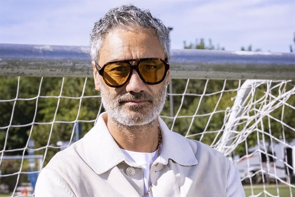 Taika Waititi recibirá el Norman Lear Achievement Award en los PGA 2025 por su impacto en la TV y su compromiso con narrativas diversas.