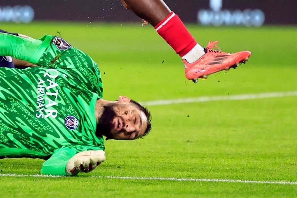 Gianluigi Donnarumma se lastimó en el partido.