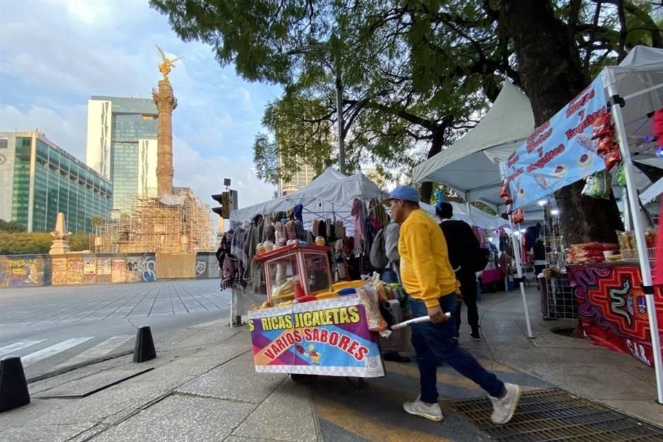 La zona de mayor concentración de comercio informal se ubicaba entre el Ángel de la Independencia y la Glorieta del Ahuehuete.