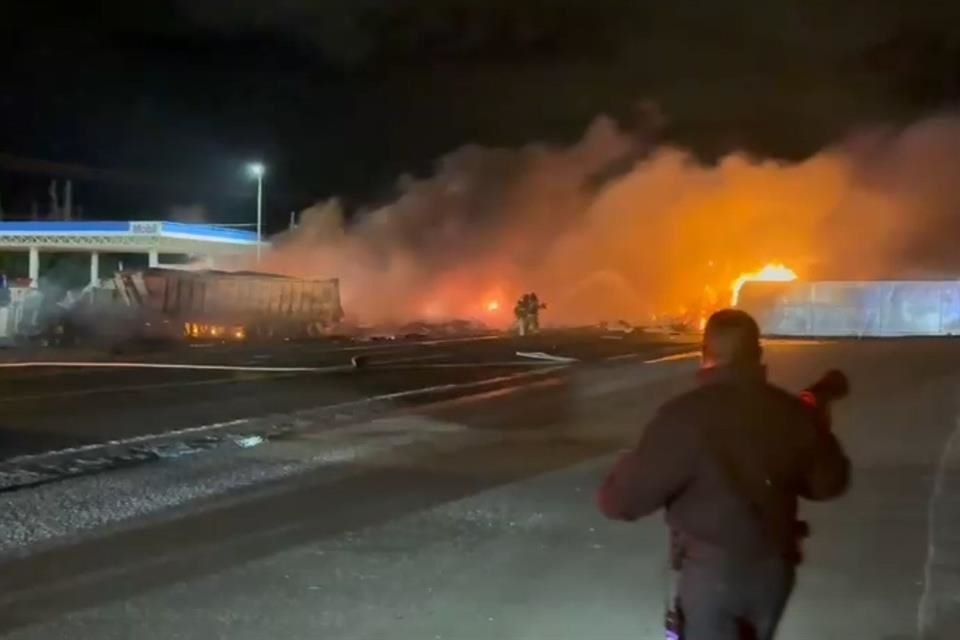 Kecelakaan di Highway 57 terjadi di sekitar pompa bensin di persimpangan San José Iturbide, Guanajuato.