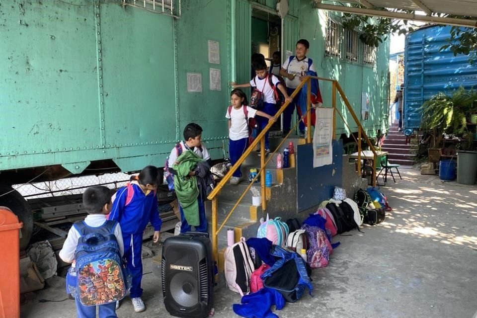 En algunas familias, esta es la segunda generación que toma clases en el vagón del tren, en el Centro de Naucalpan.