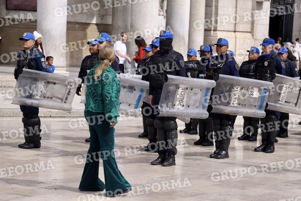 El Gobierno local indicó que la presencia de uniformados es por un operativo de ordenamiento. 