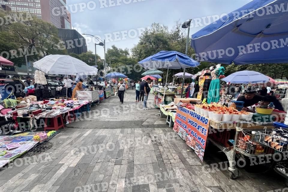 Según la legislación vigente, en Bellas Artes y en la Alameda Central está prohibido el comercio ambulante.