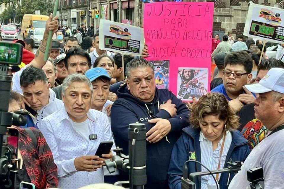 Aún con golpes en el rostro, Arnulfo Aguilar, líder del Grupo Cóndor, acudió a manifestarse.