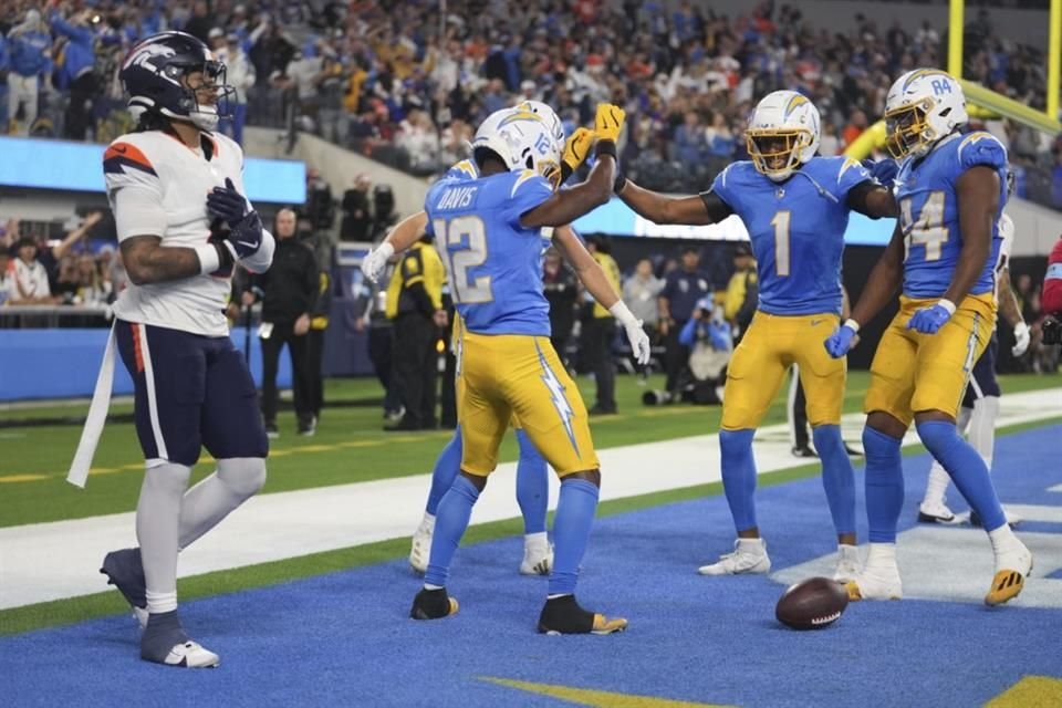 Los Chargers consiguieron un gran triunfo en casa con marcador 34-24 frente a los Broncos, que cortaron su racha de cuatro triunfos al hilo.