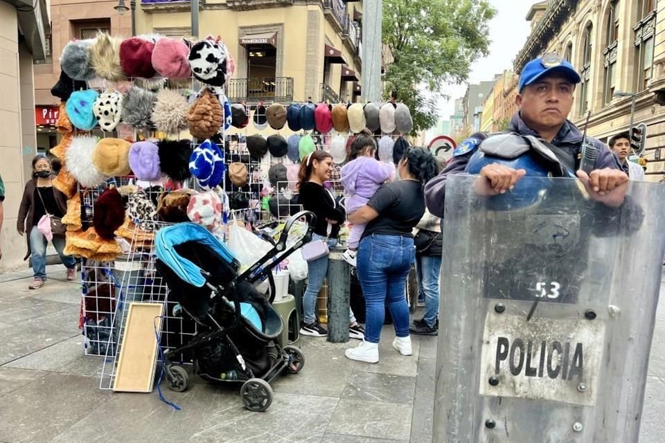 En calles contiguas al Zócalo el comercio informal fue retirado... momentáneamente.