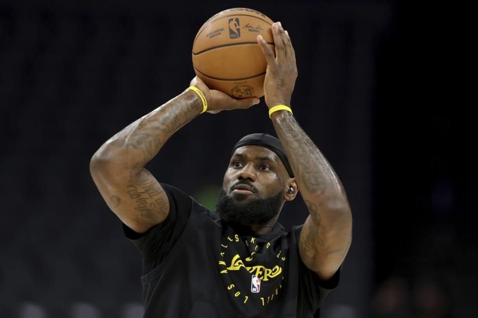 Cerca de cumplir 40 años, LeBron James no tiene seguro su futuro con los Lakers, además de lidiar con algunos temas fuera de la duela.