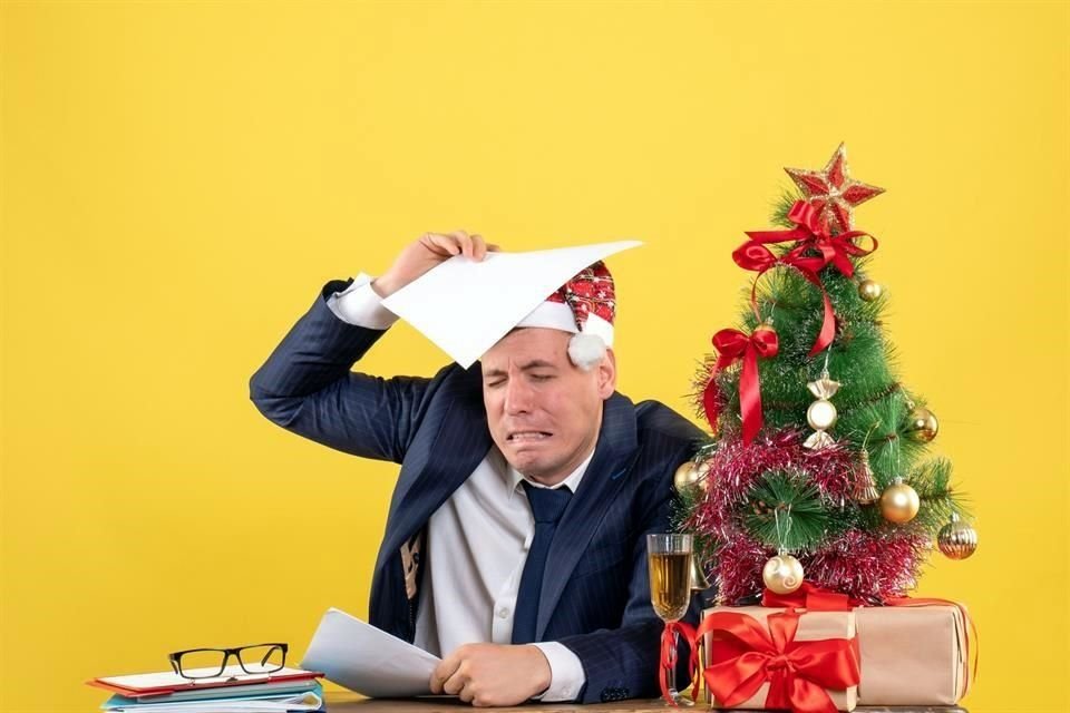 Al llegar el fin de año, el burnout puede hacerse más presente debido al estrés acumulado y a las presiones sociales de estas fechas.