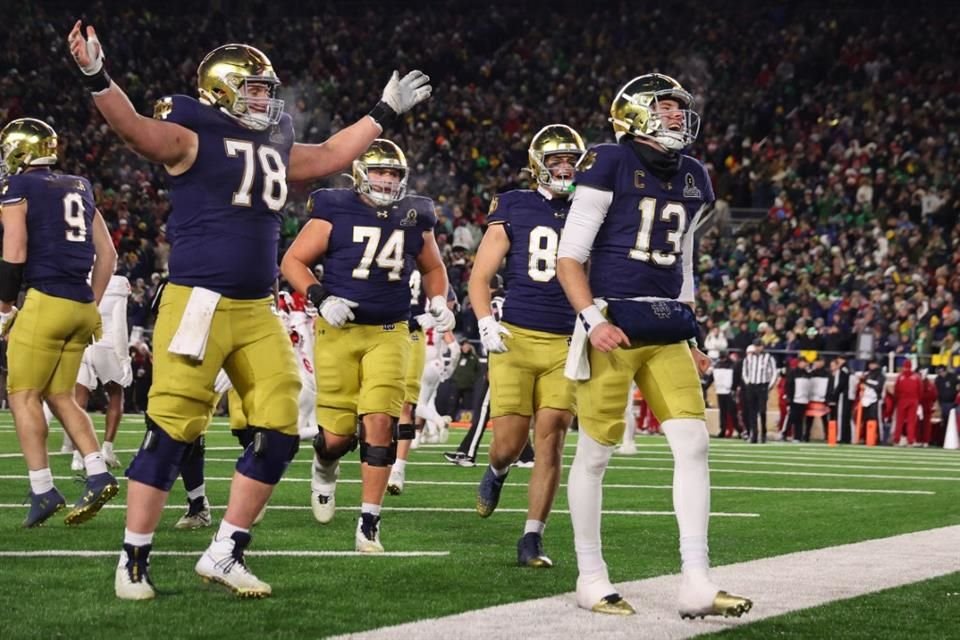 Notre Dame fue superior tres de los cuatro cuartos y eso bastó para vencer 27-17 a Indiana; enfrentará a Georgia en Cuartos de Playoffs.
