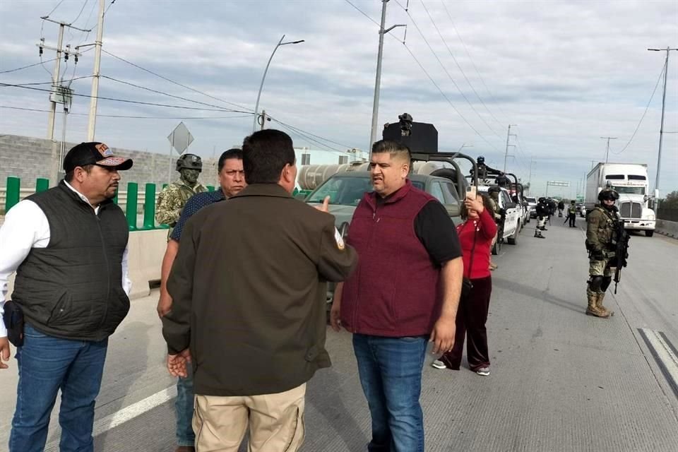 Las caravanas son escoltadas por efectivos del Ejército y elementos de las Guardias Nacional y Estatal, así como por policías municipales en Reynosa.