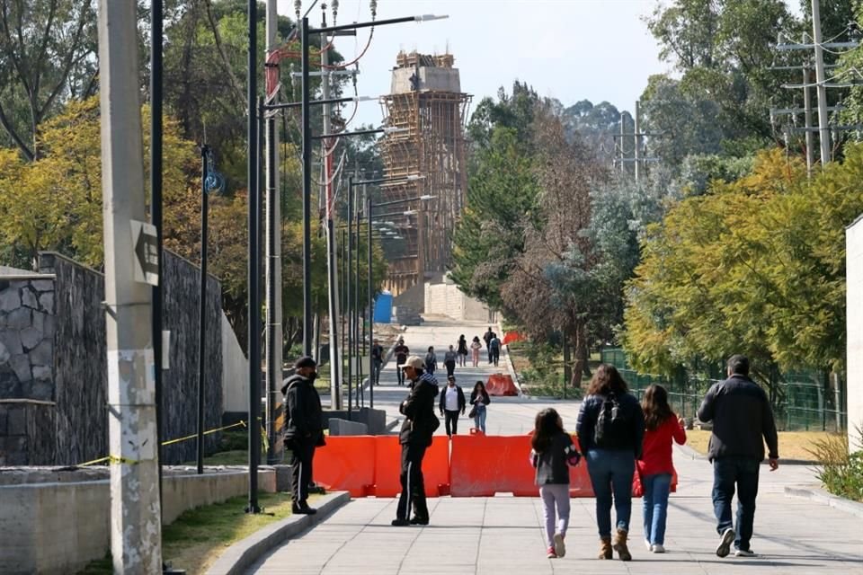 El trayecto entre la Cineteca y la Bodega Nacional del Arte aún registra tramos en obra, que deben sortear los visitantes.  