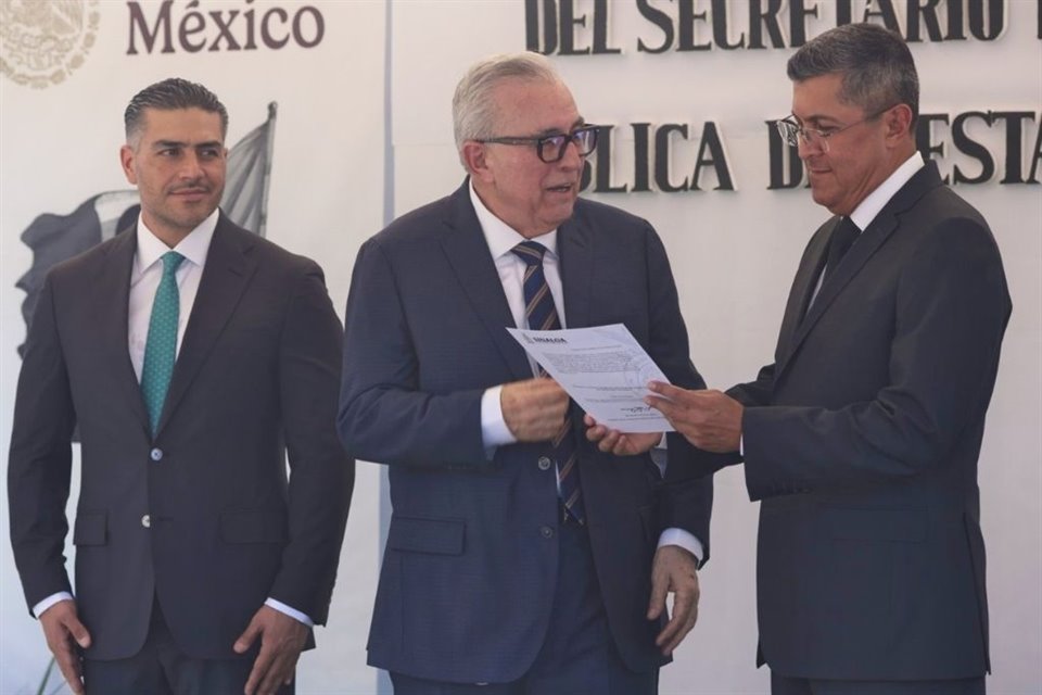 García Harfuch, el Gobernador Rocha Moya y el General Óscar Rentería, ayer en Culiacán.