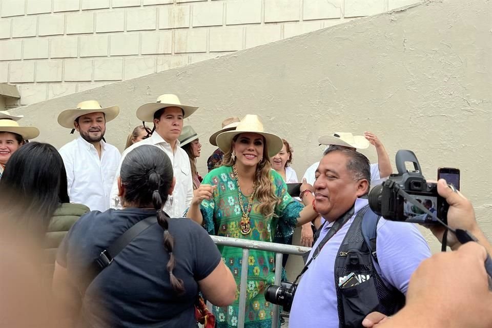 La Gobernadora Salgado estuvo acompañada de funcionarios de su Gabinete  y familiares.