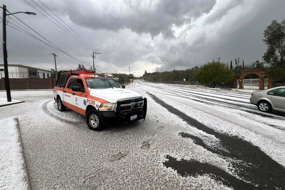 Caída de aguanieve y granizo pintó de blanco municipios de Guanajuato, Michoacán, Jalisco, Aguascalientes, San Luis Potosí, Edomex y CDMX.