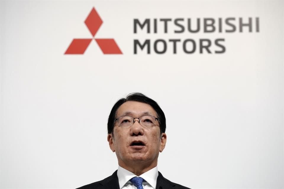 Takao Kato CEO of Mitsubishi Motors, empresa que igual signó el memorando.