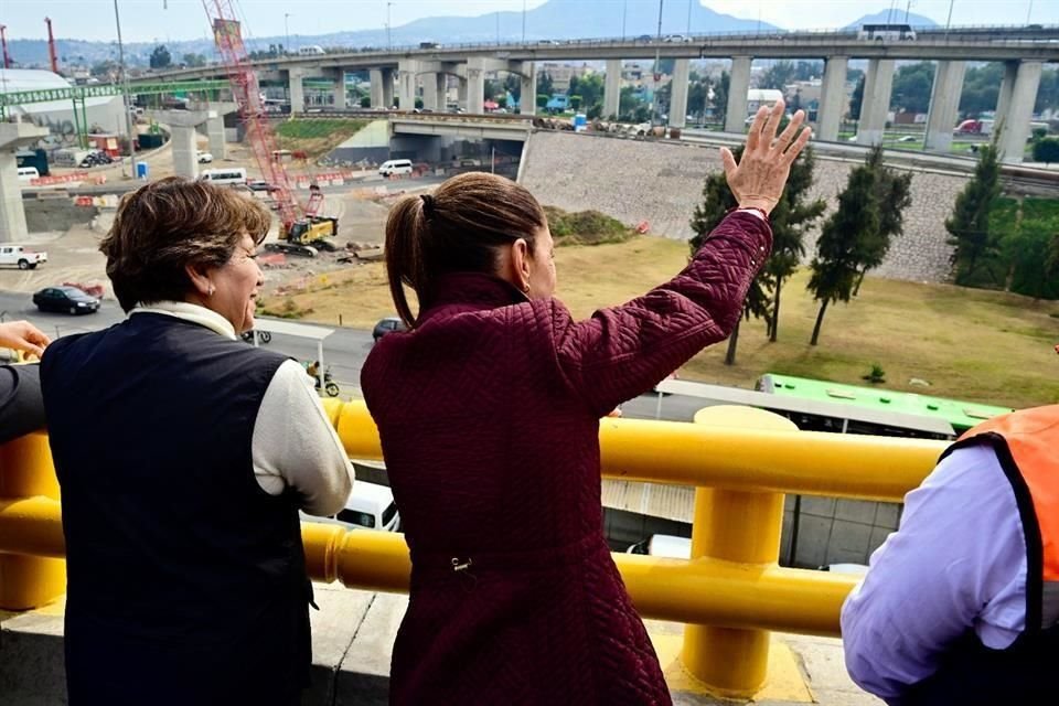 La Presidenta Claudia Sheinbaum supervisó las obras del Trolebús Chalco-Santa Martha junto con Clara Brugada, Jefa de Gobierno, y la Gobernadora Delfina Gómez.