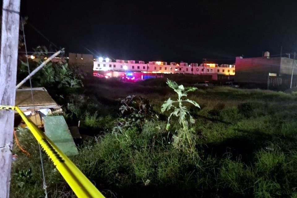 En tanto, en Tonalá, pasadas las 18:00 horas se localizaron tres cadáveres dentro de una obra negra, en la Colonia Coyula.