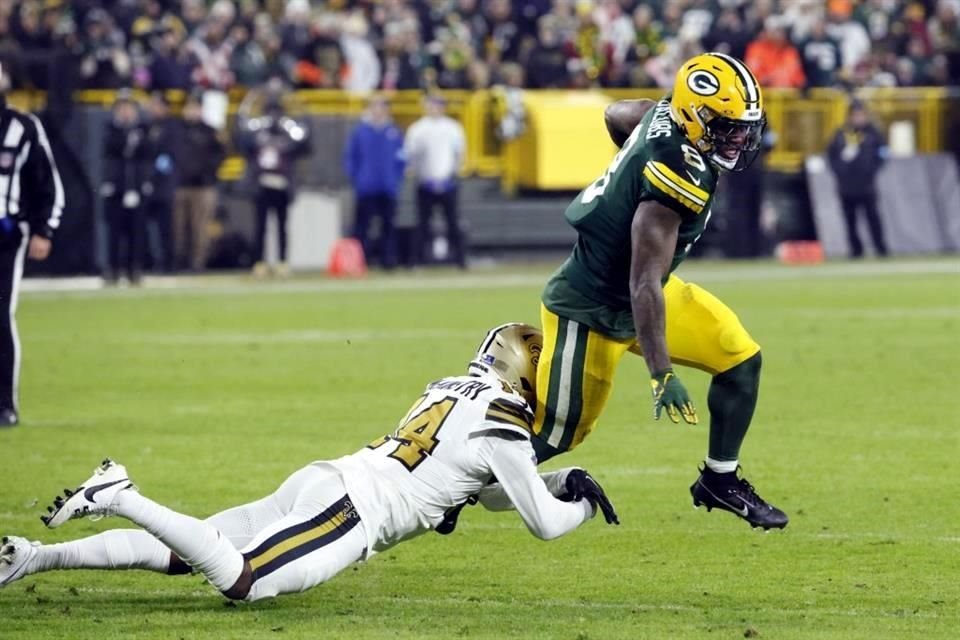 Josh Jacobs lució por tierra, convirtiéndose en una pesadilla para la defensiva de Saints.