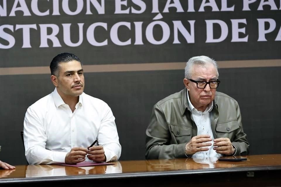 El Secretario García Harfuch y el Gobernador Rocha en la reunión de la mesa de construcción de paz en Culiacán.