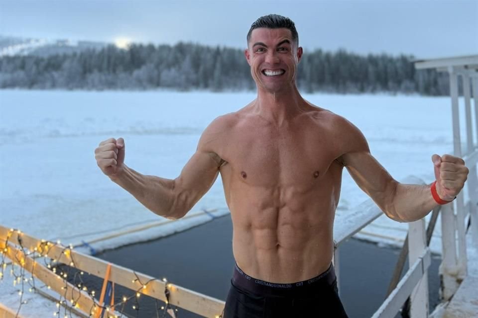 Cristiano Ronaldo decidió vivir la experiencia de las fiestas navideñas al máximo junto con su familia entre nieve, trineos y Santa Claus.