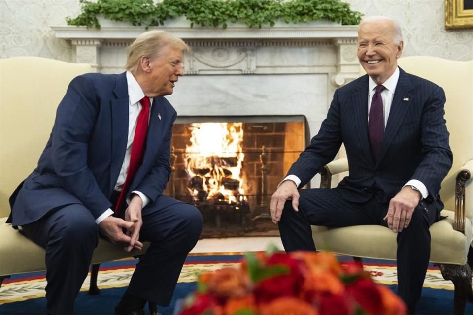 El Presidente Joe Biden y el Mandatario electo Donald Trump durante una reunión en la Casa Blanca el 13 de noviembre del 2024.