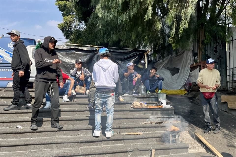 La Jefa de Gobierno, Clara Brugada, tiene el compromiso de reubicar a esas personas que están de manera transitoria en la Capital y que en la actualidad pernoctan en plazas y parques. 